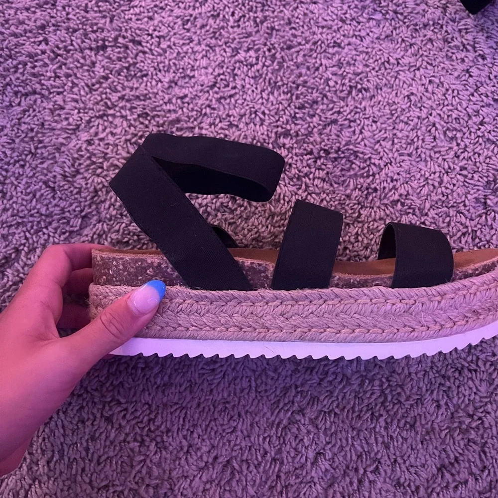 BRAND NEW Steve Madden sandals! - Picture 3 of 5